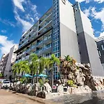 Large Luxury - Centre - Centara Avenue, Pool View - 805 อพาร์ทเม้น