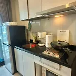 Base Quiet King-bed With Infinity Pool & Free Netflix! Pattaya