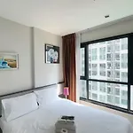 อพาร์ทเม้น The Base芭提雅市中心 出门商场711海滩 泼水节最热闹地方 *
