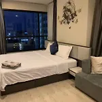 อพาร์ทเม้น 芭提雅市中心海景双卧室 步行街酒吧商场海滩步行几分钟可到 *