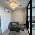 芭提雅中心地区 The Base 高档公寓酒店