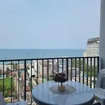 อพาร์ทเม้น 芭提雅市中心海景双卧室 步行街酒吧商场海滩步行几分钟可到 *