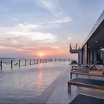 อพาร์ทเม้น The Base海景网红无边泳池高速网络 繁华位置 Pattaya