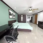 Spacious 2br - 3 Balconies Views Holiday home