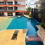 Stylish Pool-view With Balcony - New Nordic Vip 3, Pratumnak อพาร์ทเม้น