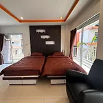 อพาร์ทเม้น Stylish Pool-view With Balcony - New Nordic Vip 3, Pratumnak