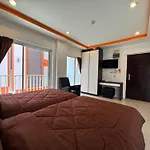 Stylish Pool-view With Balcony - New Nordic Vip 3, Pratumnak อพาร์ทเม้น
