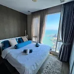 อพาร์ทเม้น The Palm Wongamat 2br Beachfront 34th Floor Panoramic Sea View Pattaya