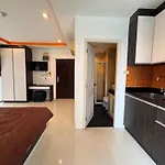 อพาร์ทเม้น Stylish Pool-view With Balcony - New Nordic Vip 3, Pratumnak