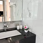 The Panora Pratamnak Luxury Sea View 1 Bdr Flat * Pattaya