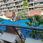 芭堤雅市中心 阿卡迪亚2期 近步行街和海滩的水系公寓 泳池景观 可带榴莲和山竹 阳台可吸烟 * Pattaya
