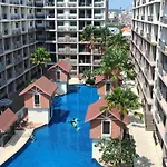 芭堤雅市中心 阿卡迪亚2期 近步行街和海滩的水系公寓 泳池景观 可带榴莲和山竹 阳台可吸烟 อพาร์ทเม้น Pattaya