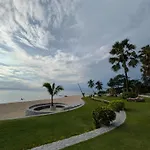 อพาร์ทเม้น The Palm Wongamat Luxury