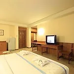 โรงแรม Authong 3*