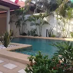Majestic Pool วิลล่า