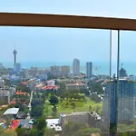อพาร์ทเม้น Luxury Seaview The Peak Towers 200m To *