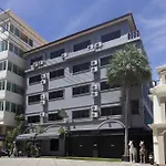 Royal Q & D Suites