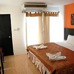 โรงแรม บาบูน่าบีชฟรอนท์ลิฟวิ่ง Pattaya