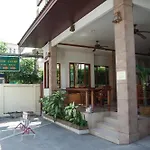 อพาร์ทเม้น New Nikom Court