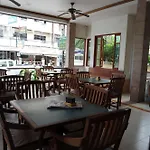 อพาร์ทเม้น New Nikom Court