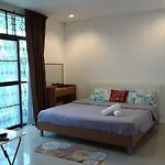 Baan Roi Lan