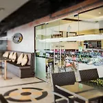 เดอะ แอมเบียนซ์ โฮเทล โรงแรม