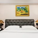 โรงแรม เดอะ แอมเบียนซ์ โฮเทล