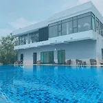 Dusit Grand View *