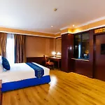 Floral - Dolphin Circle 4* Pattaya