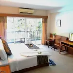 โรงแรม Authong 3*