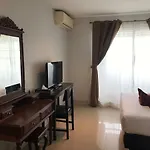 Montana Court Apartment *
