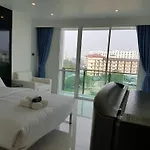 City Center Deluxue Studio 712 โรงแรม