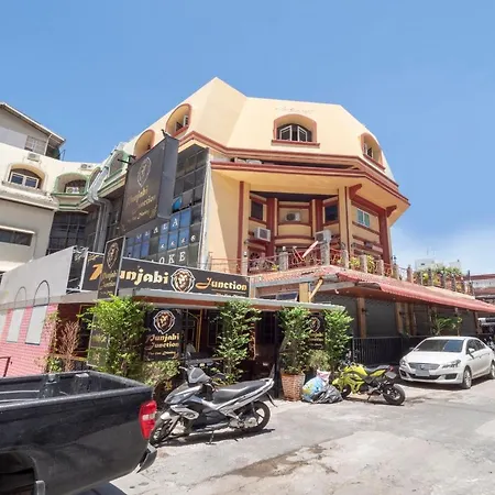 Hotel Oyo 75328 Punjabi Junction 3*