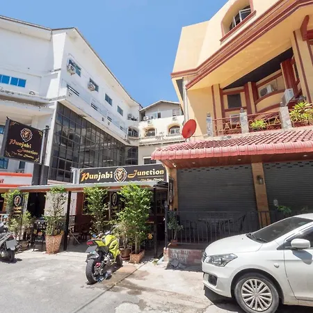 Hotel Oyo 75328 Punjabi Junction 3*
