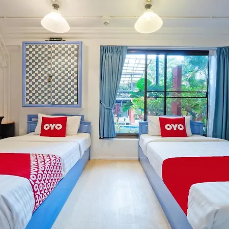 Hotel Oyo 75369 Cozy Rooms@ Addicts