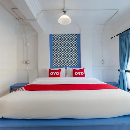 Oyo 75369 Cozy Rooms@ Addicts Hotel 2*