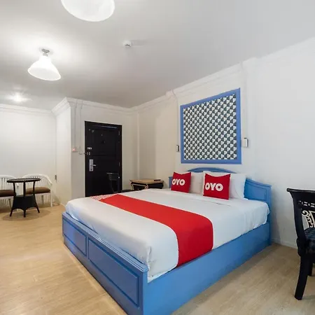 Oyo 75369 Cozy Rooms@ Addicts Hotel 2*