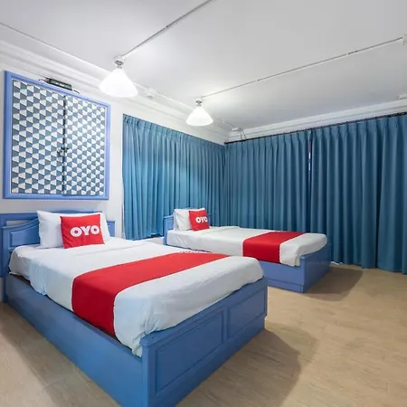 Oyo 75369 Cozy Rooms@ Addicts Hotel