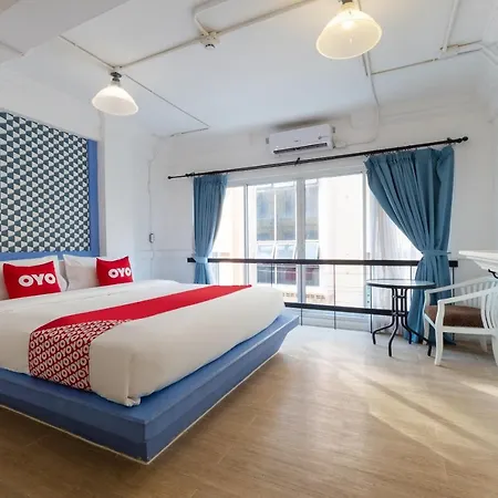 Hotel Oyo 75369 Cozy Rooms@ Addicts