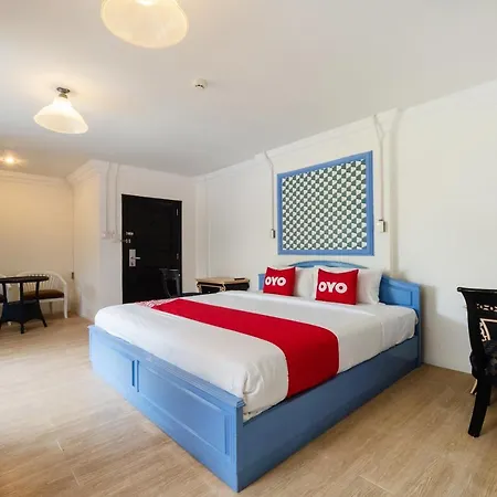 Hotel Oyo 75369 Cozy Rooms@ Addicts