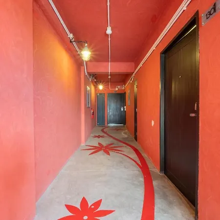 Hotel Oyo 75369 Cozy Rooms@ Addicts