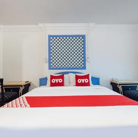 Oyo 75369 Cozy Rooms@ Addicts Hotel