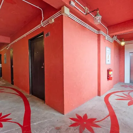 Hotel Oyo 75369 Cozy Rooms@ Addicts 2*