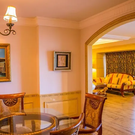 Four Seasons Place 4* Pattaya