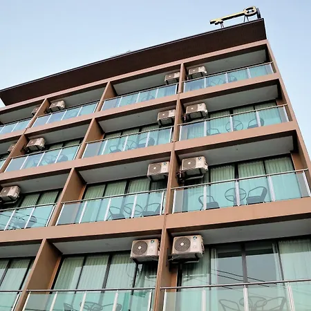 Republic Hotel 3*