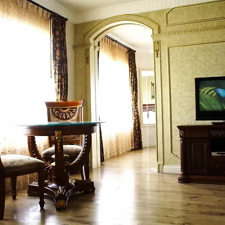 Four Seasons Place Hotel 4*