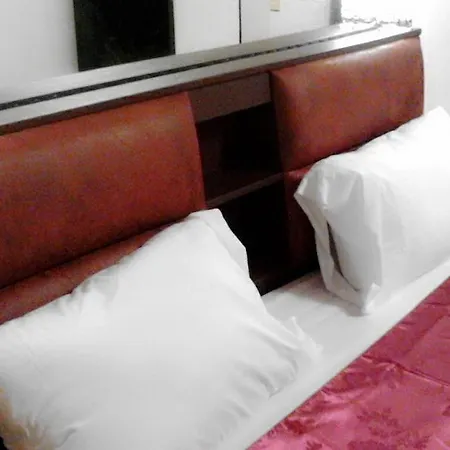 Maxwell Hotel