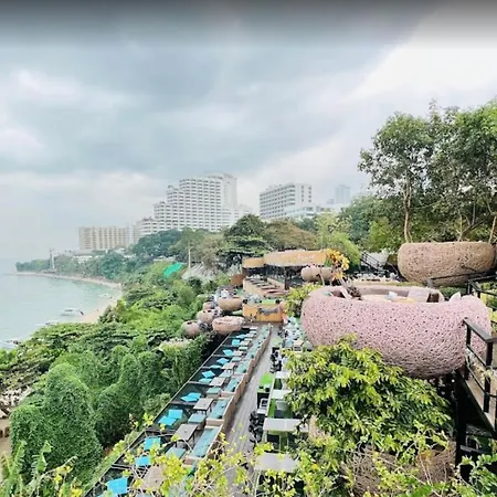 Thai Luxury Pool 3 Beds Pattaya