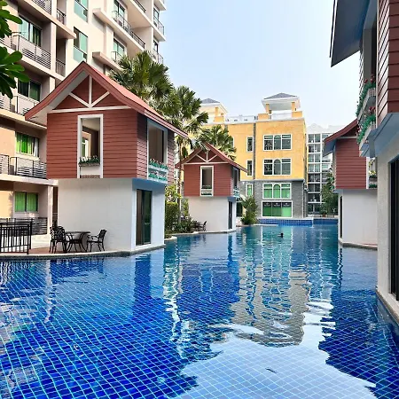 超大泳池景观房 市中心区域 离步行街5分钟near Walking Street Apartment *
