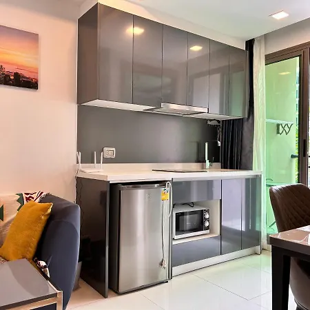 超大泳池景观房 市中心区域 离步行街5分钟near Walking Street Apartment *